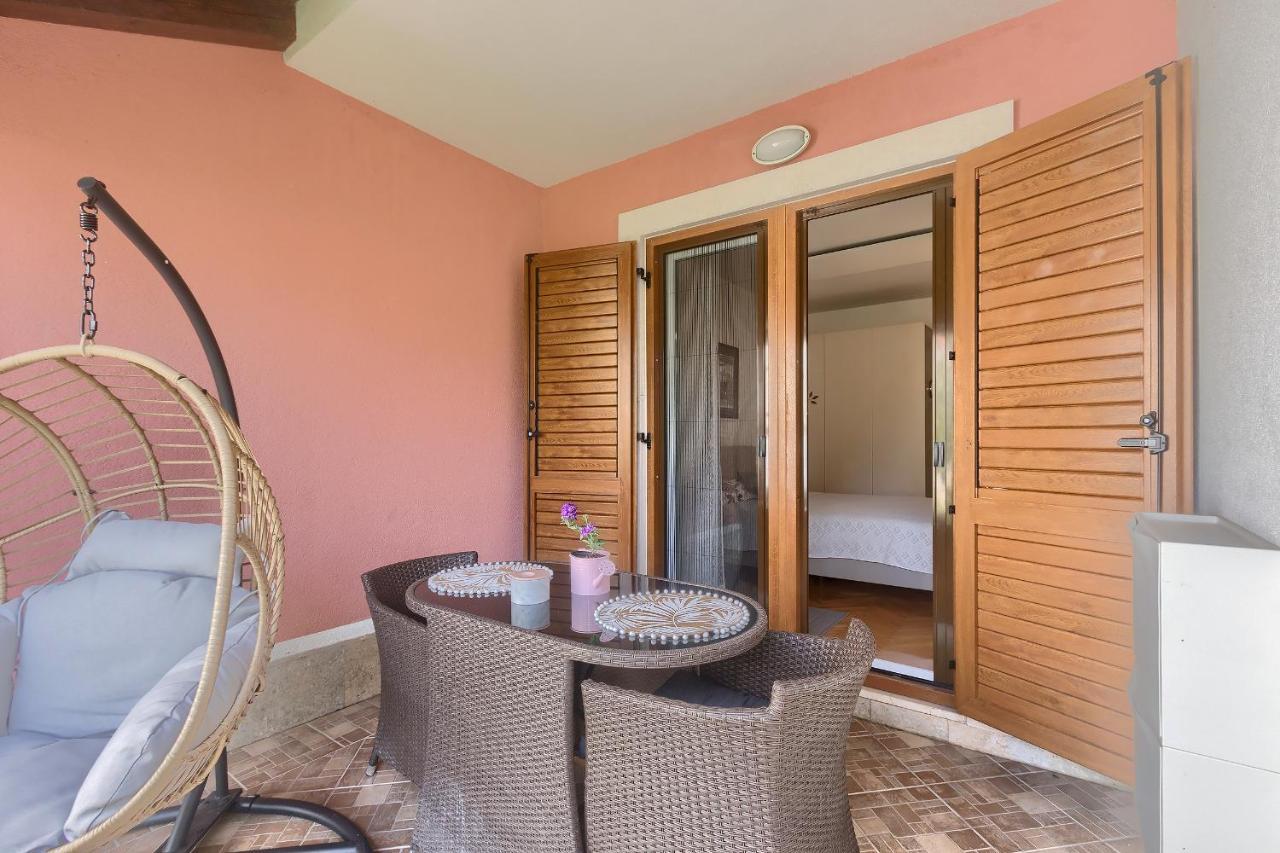 Apartment Palm View II Rovinj Exterior photo
